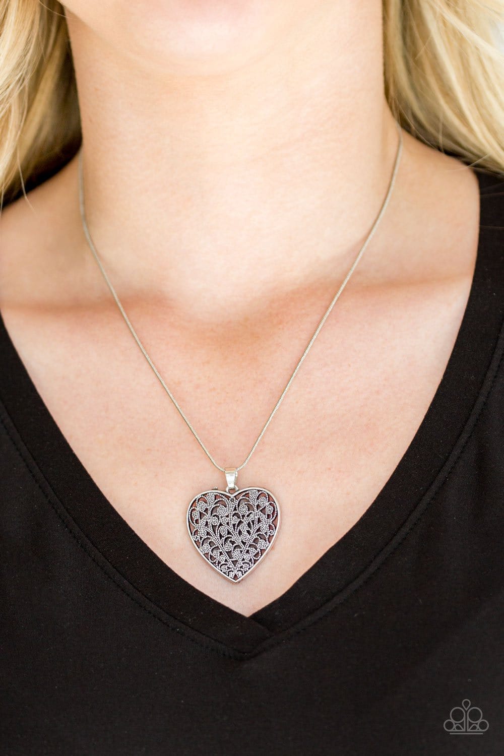 Paparazzi silver 2025 heart necklace