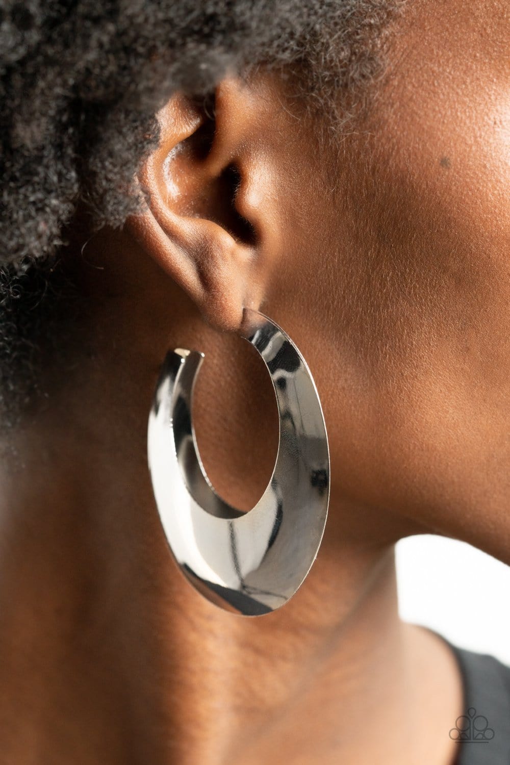 Paparazzi Accessories: Going OVAL-board - Silver Earrings - Jewels N Thingz Boutique