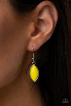 Load image into Gallery viewer, Paparazzi Accessories: Viva La Vacation - Yellow Necklace - Jewels N Thingz Boutique