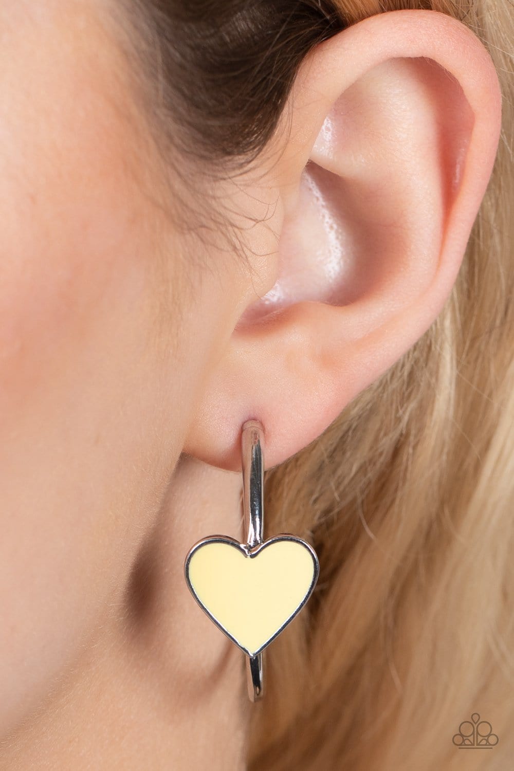 Paparazzi heart earrings hotsell
